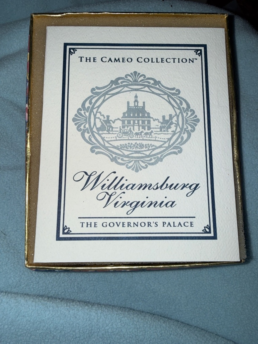 The cameo collection Williamsburg the governors palace Christmas ornament